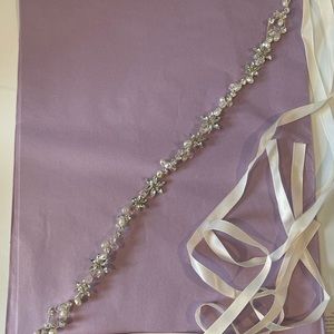 Crystal/pearl bridal head piece, never worn.